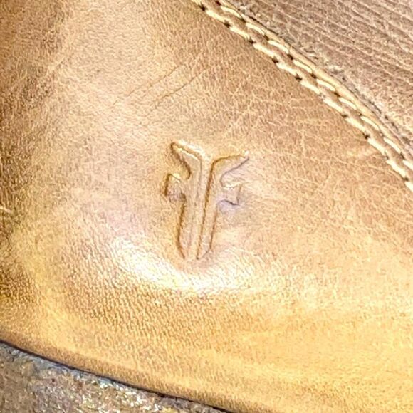 Woman’s sz 9 leather over the calf heeled boots by The Frye Company - Picture 7 of 9